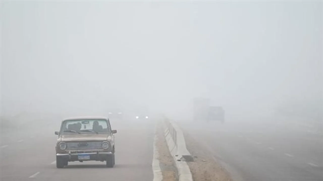 تحذير من شبورة مائية كثيفة تغطي أغلب الطرق الرئيسية خلال الساعات القادمة